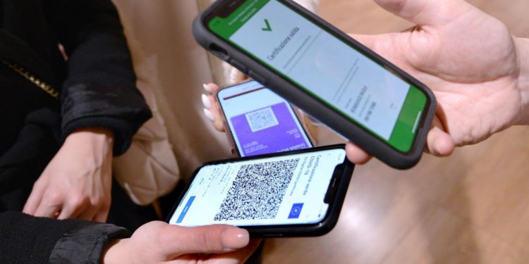 Covid Italia, Sileri: “Stop il green pass? Conteranno i dati”