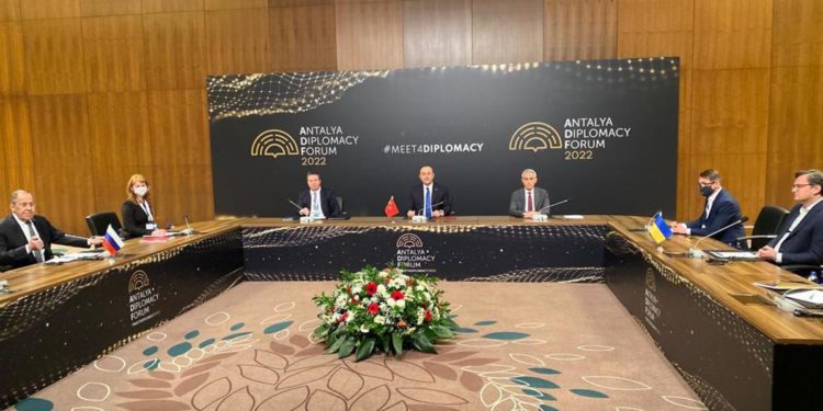 Guerra Ucraina-Russia, al via incontro Kuleba-Lavrov in Turchia