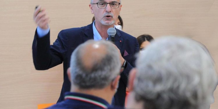 Green pass, Lopalco: “Utile almeno fino all’estate”