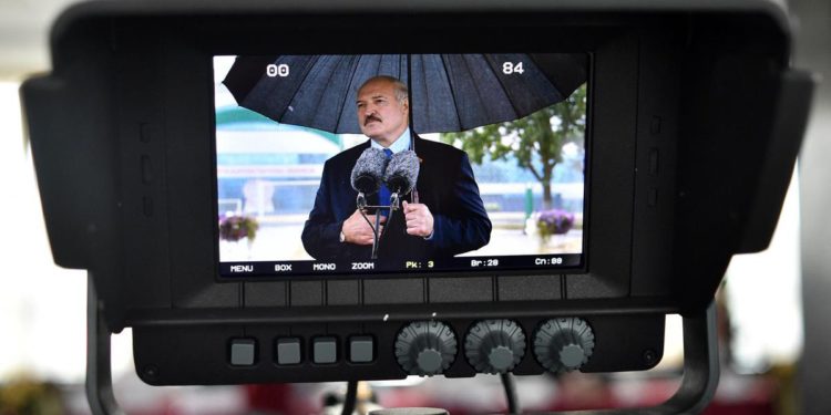 Ucraina-Russia, Lukashenko: “Guerra può finire, basta chiamata Usa a Zelensky”