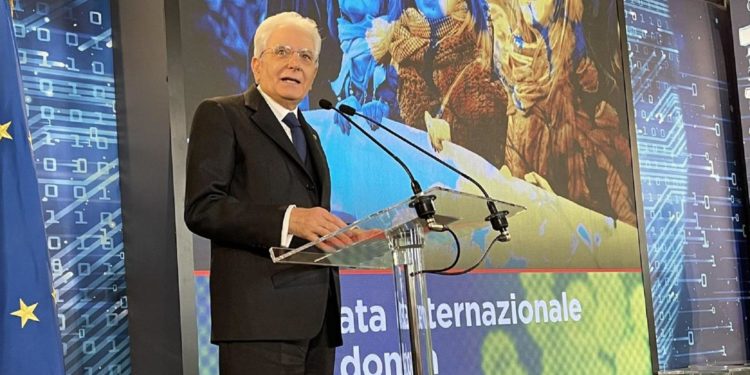 8 marzo, Mattarella: “Sconfitta donne che lasciano lavoro dopo nascita figlio”