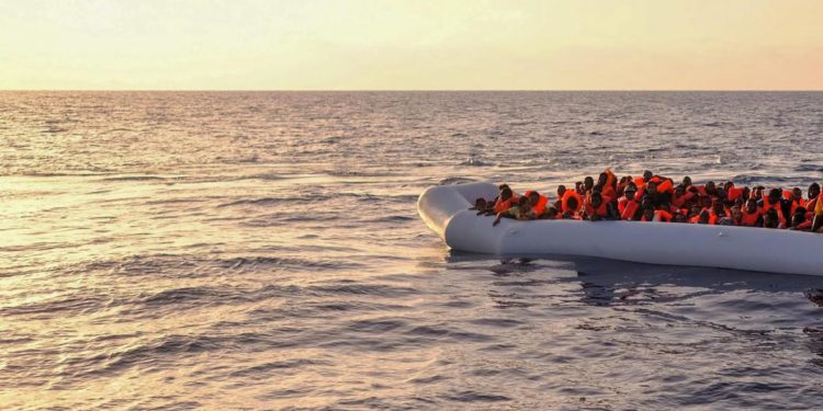 Migranti, Alarm Phone: naufragio con 50 morti a largo Libia