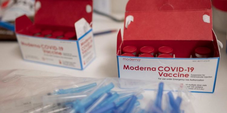 Vaccino covid, Moderna rinuncia a brevetti in 92 Paesi