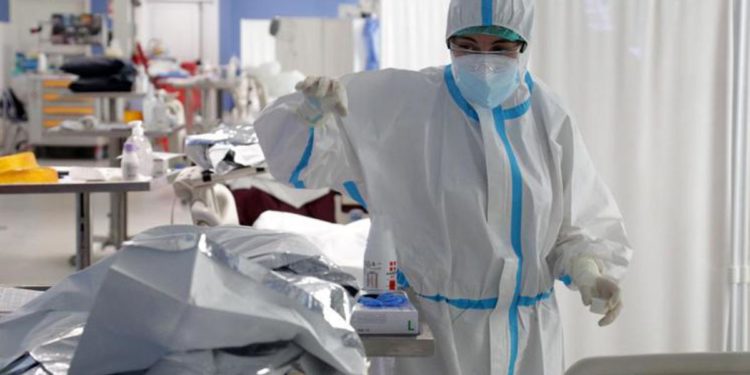 Covid oggi Italia, Bassetti: “Non è finita, se non ci difendiamo sono dolori”