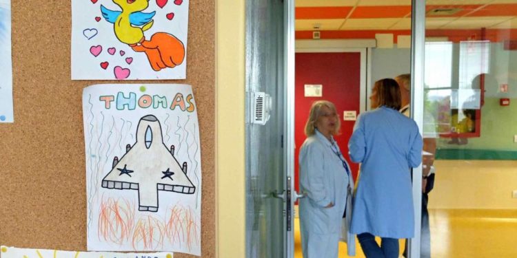 Covid oggi Italia, risale curva ricoveri pediatrici: report Fiaso