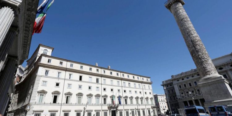 Spese militari, governo valuta fiducia su Dl Ucraina