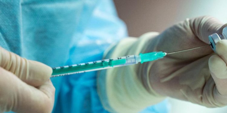 Vaccino covid quarta dose, Usa verso sì per over 50