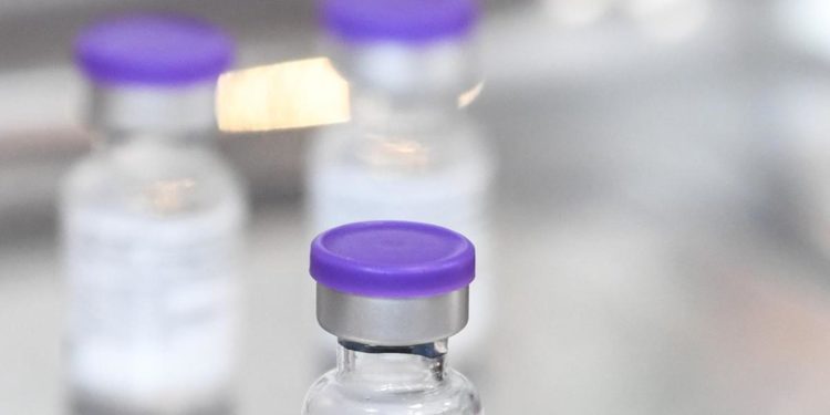 Vaccino covid, Ceo Pfizer: “Quarta dose necessaria”