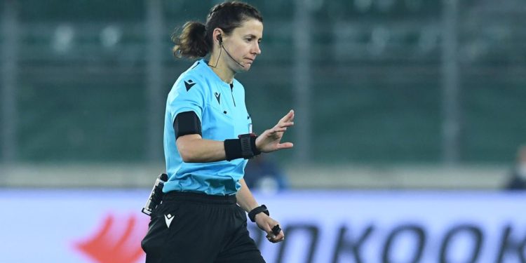 Guerra Ucraina, arbitro Kateryna Monzul in fuga da Kharkiv: il racconto