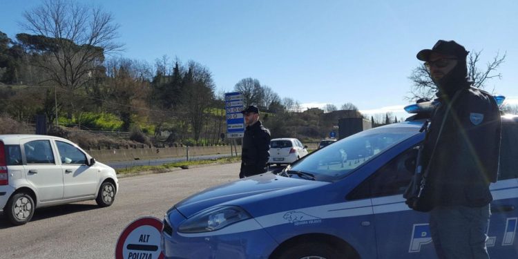 Posto di blocco o controllo, differenze e cosa si rischia chi non si ferma