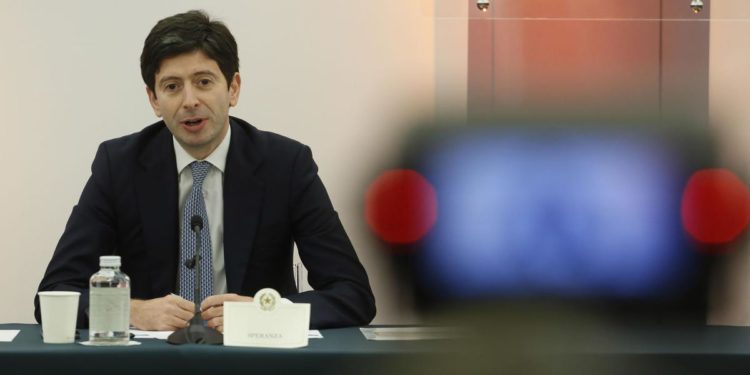 Quarta dose vaccino, Speranza: “Oggi non è giustificata dalla scienza”