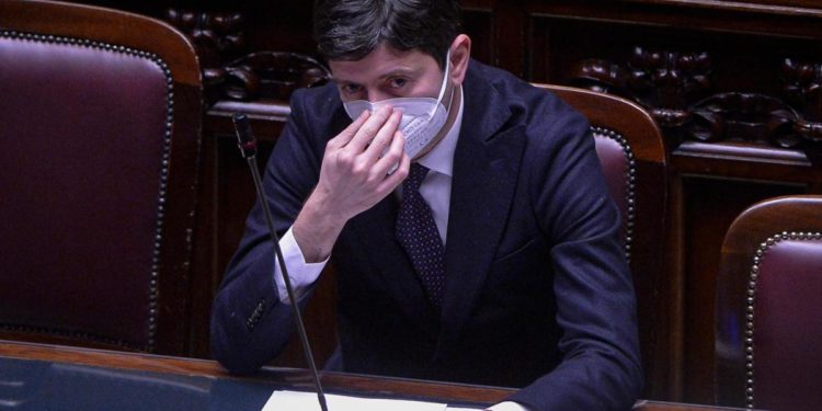 Quarta dose vaccino, Speranza: “Entro 7 giorni proposta europea”
