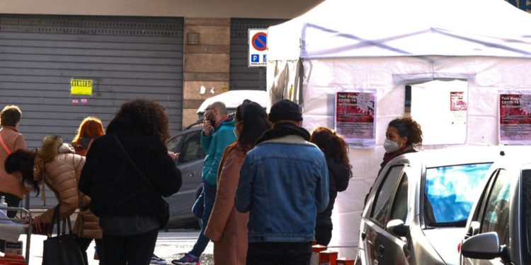 Covid oggi Lazio, 4.543 contagi e 12 morti. A Roma 2.004 nuovi casi
