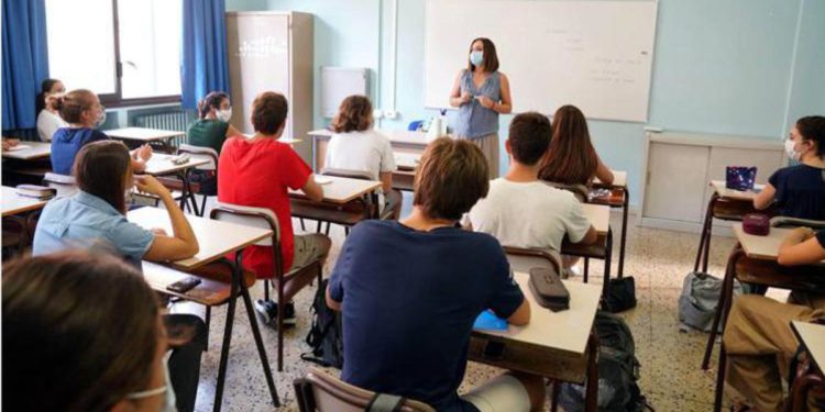Scuola 1 aprile green pass, professori no vax rientrano con tampone