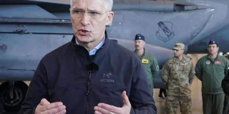 Guerra Ucraina-Russia, Stoltenberg: “Presenza Nato aumenta ma vogliamo la pace”