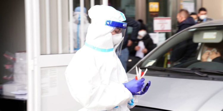 Covid oggi Lombardia, 2.336 contagi e 13 morti: bollettino 14 marzo