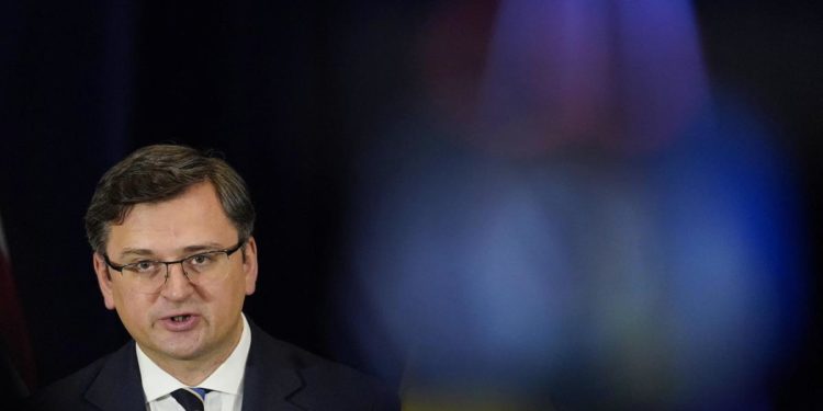 Ucraina-Russia, Kuleba: “Dateci armi necessarie e applicate più sanzioni”