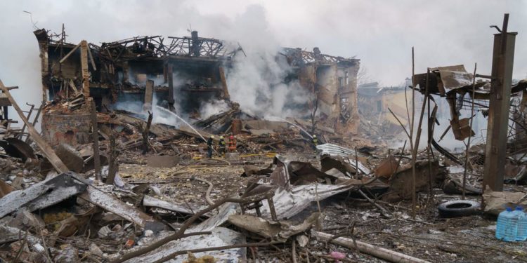Guerra Ucraina-Russia, suonano sirene a Kiev. Colpito ospedale oncologico a Mykolaiv