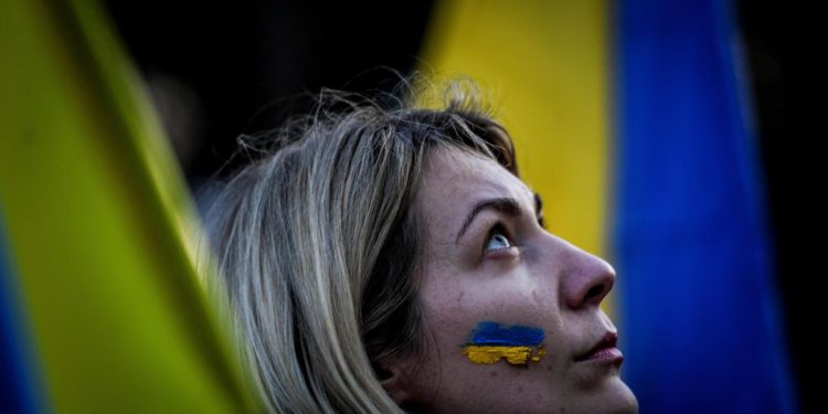 Guerra Ucraina, manifestazione a Kherson: Russia spara colpi avvertimento