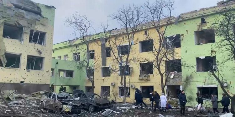 Guerra Ucraina-Russia, vice sindaco Mariupol: “Gente beve da pozzanghere”