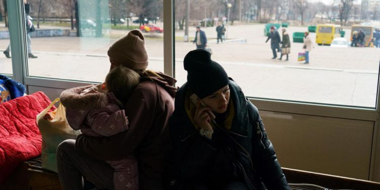 Ucraina, attacco teatro Mariupol: da satellite visibile scritta ‘bambini’ in cortile