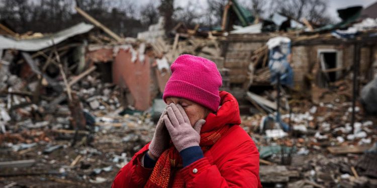 Ucraina, Alevtina racconta la fuga: “Mariupol come la Fenice, risorgerà dalle ceneri”