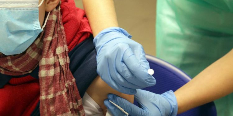 Covid Italia, Abrignani: “Pochi immunizzati tra bimbi, ecco perché contagi aumentati”