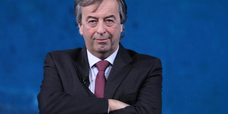 Vaccino covid, Burioni: “Funziona contro Omicron 2, ma servono tre dosi”