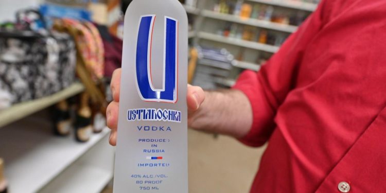 Guerra Ucraina, Usa bloccheranno importazioni vodka e caviale dalla Russia