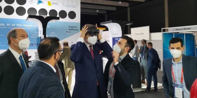 Digitale, Colao visita il Mobile World Congress di Barcellona