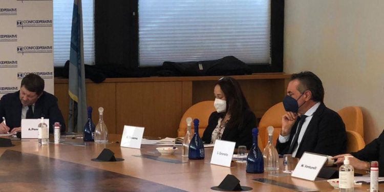 Sanità, Taverna: “Su assistenza anziani pandemia ha aperto un vaso di Pandora”