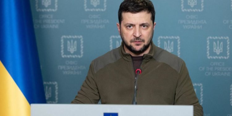 Guerra Ucraina, Zelensky a Nato: “Russia usa bombe al fosforo, dateci armi”