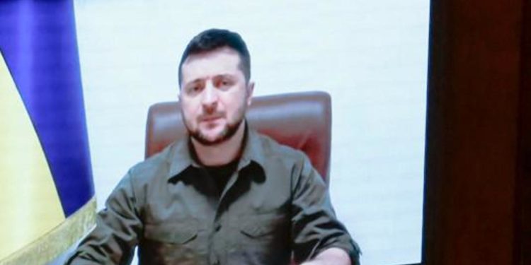 Guerra Ucraina, Zelensky a Parlamento Tokyo: “Russia vuole usare armi chimiche”