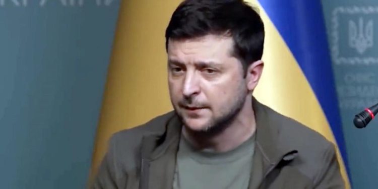 Guerra Ucraina, Zelensky chiede altre sanzioni contro Russia: “Stop export petrolio”
