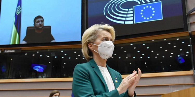 Guerra Ucraina-Russia, Zelensky a Ue: “Non ci abbandonate”