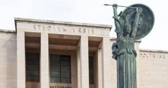 A 78 anni prende l’undicesima laurea, il super studente non si ferma