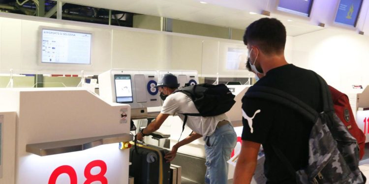 Covid Usa, stop a mascherine a bordo degli aerei