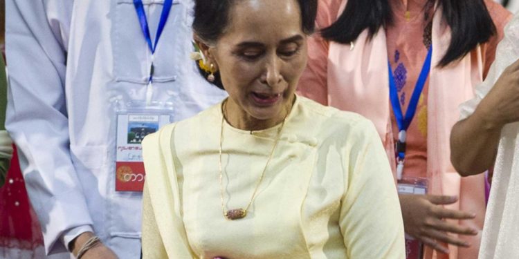 Myanmar, Aung San Suu Kyi condannata a 5 anni per corruzione