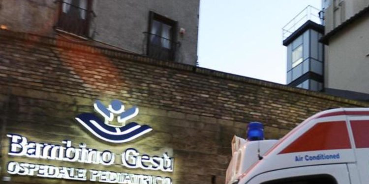 Epatite acuta, migliora il bambino ricoverato a Roma