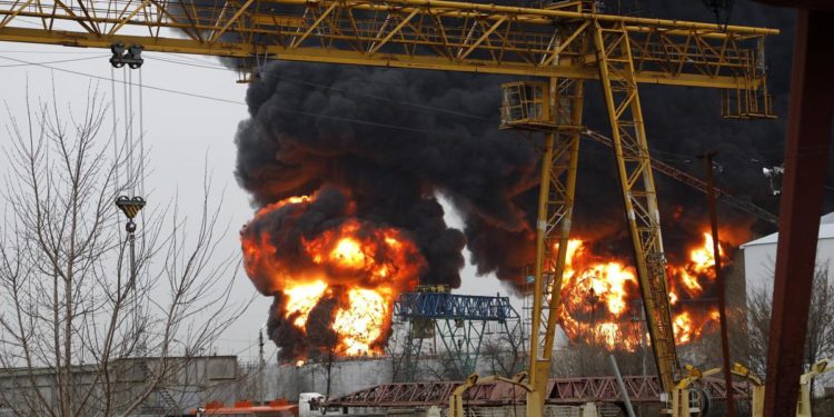 Ucraina, Russia: “Attacco Kiev a deposito petrolio di Belgorod”