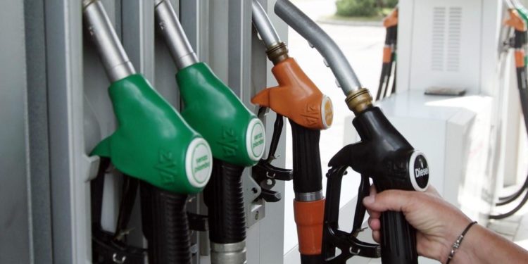 Prezzo benzina e diesel oggi in aumento in Italia