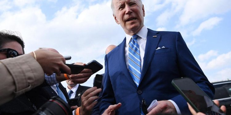 Ucraina, accuse di genocidio a Putin: Biden spiazza ancora