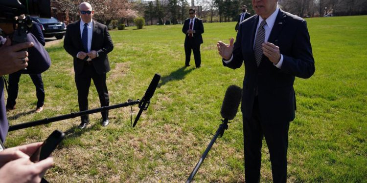 Massacro Bucha, Biden: “Putin va processato per crimini di guerra”