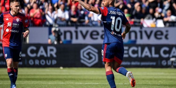 Cagliari-Verona 1-2, sardi nei guai
