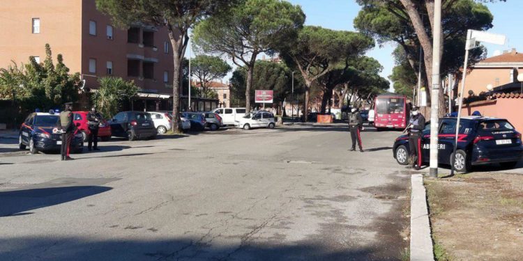 Roma, 13enne rapinato in strada: denunciati 5 minori