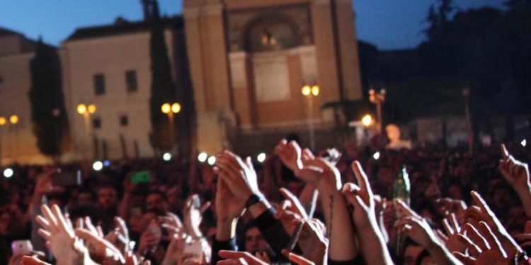 Concerto 1 maggio, Covid e mascherine: cosa dicono Galli, Lopalco e Pregliasco