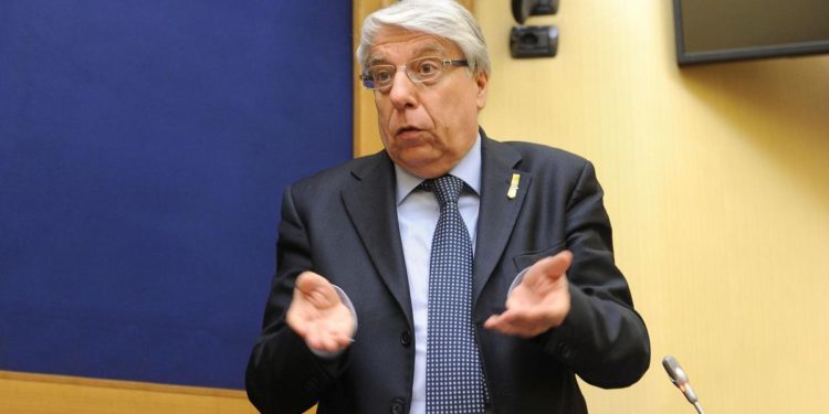 Cucchi, Giovanardi: “Non mi scuso, altra sentenza dà responsabilità a droga e medici”