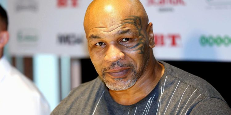 Tyson prende a pugni passeggero in aereo