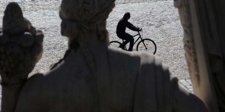 Bonus bici e monopattini 2022, domande e quanto vale: cosa c’è da sapere