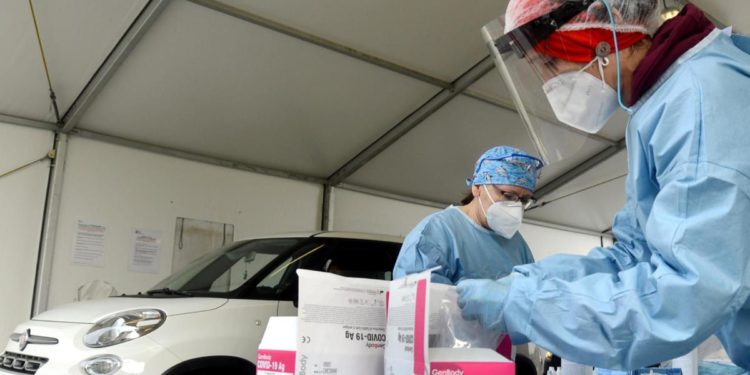 Covid oggi Piemonte, 1.640 contagi e 3 morti: bollettino 26 aprile